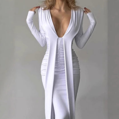 Robe féminine mettant en valeur la silhouette avec décolleté en V profond et détails de volants raffinés Chic und Stil