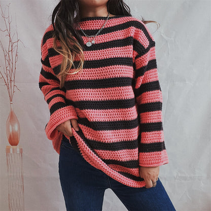 Pull over décontracté en crochet pour femmes avec des rayures modernes.