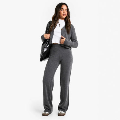 Women's loungewear set with stylish cardigan and comfortable loose pants Chic und Stil