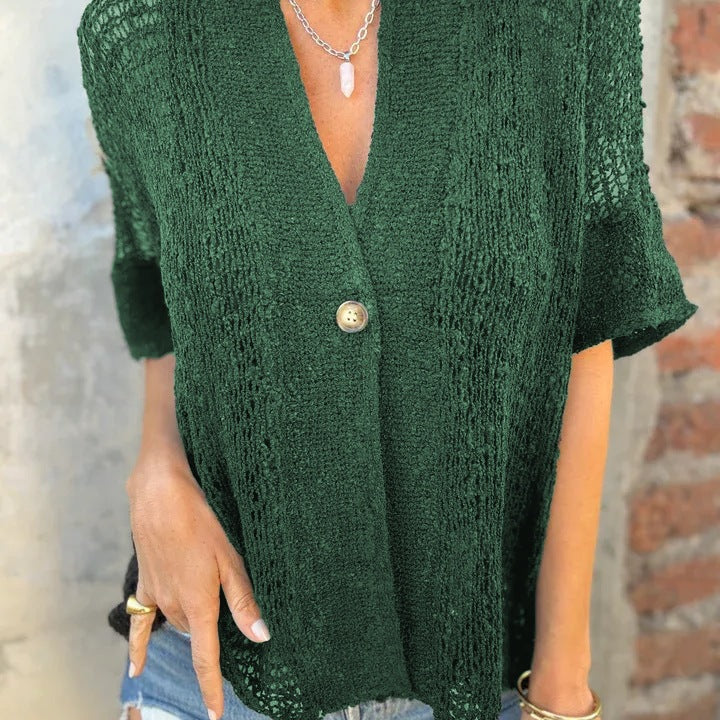 Blouse en tricot pour femmes avec des motifs ajourés modernes et un devant à boutons élégant Chic und Stil