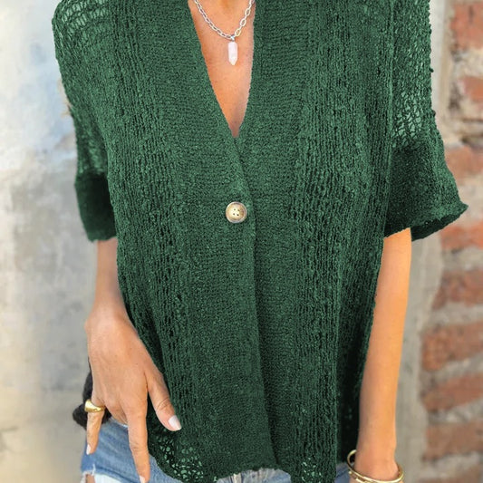 Blouse en tricot pour femmes avec des motifs ajourés modernes et un devant à boutons élégant Chic und Stil