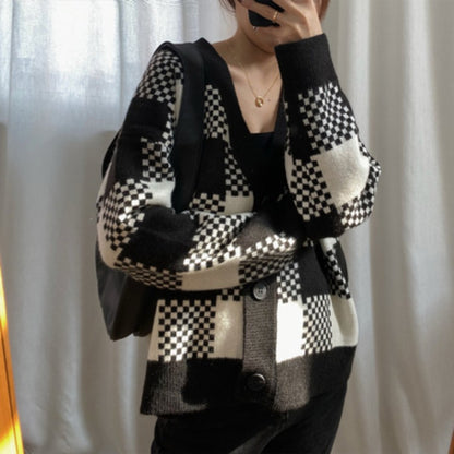Dames gros tricot cardigan avec motif à carreaux contrastant et détails de boutons Chic und Stil