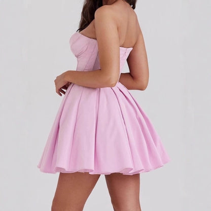 Robe cocktail femme avec décolleté en cœur et jupe flottante Chic und Stil