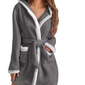 Ladies Cozy Fleece Bathrobe with Hood and Practical Pockets Chic and Style