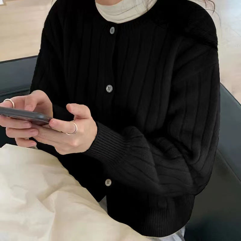 Dames cardigan douillet en tricot avec fine structure côtelée et détails de boutons Chic und Stil