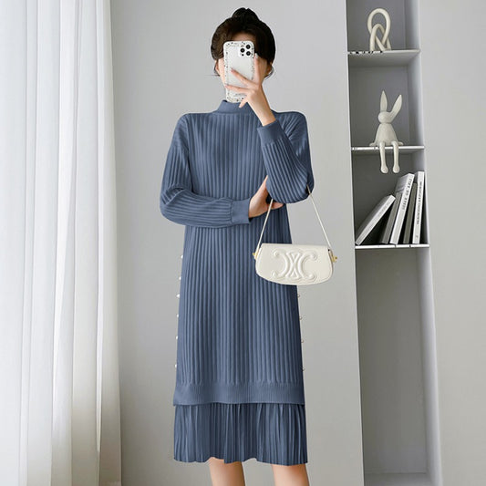 Robe tricot élégante pour femmes avec un design côtelé à la mode et des détails de bouton en perles Chic und Stil