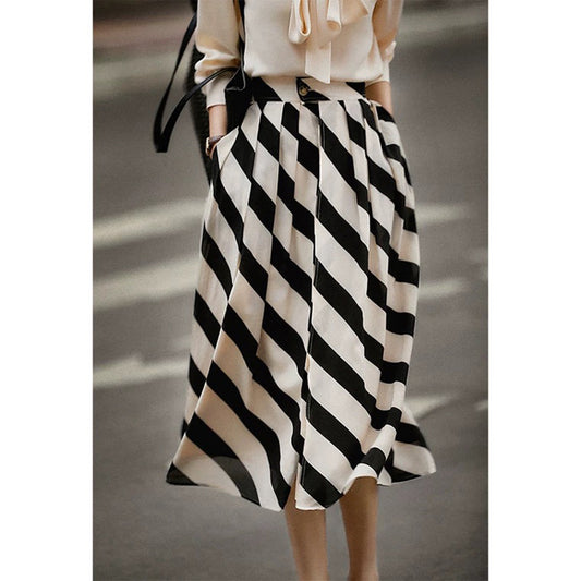 Jupe maxi plissée pour femmes avec design rayé Chic und Stil