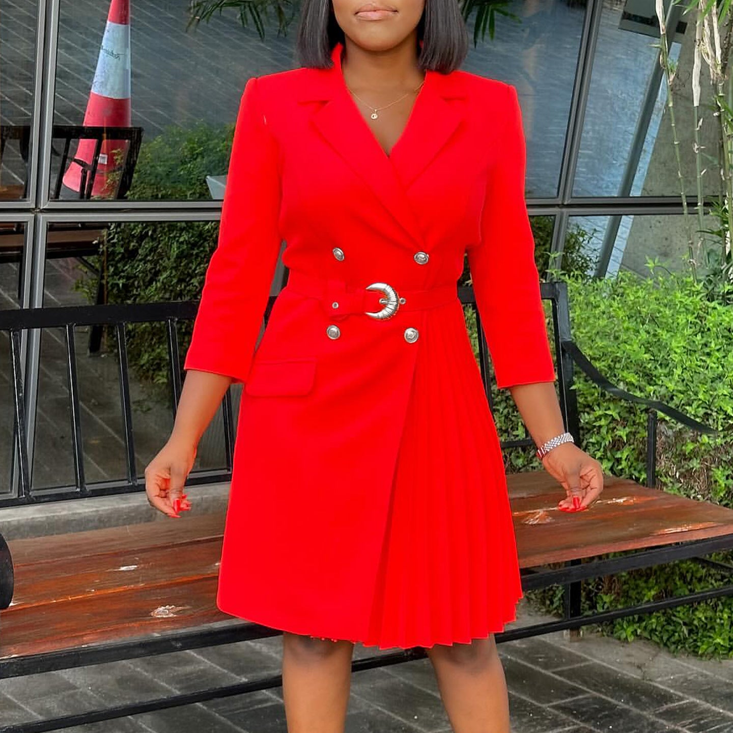 Robe blazer pour femmes avec ceinture cintrée et détails de boutons élégants Chic und Stil