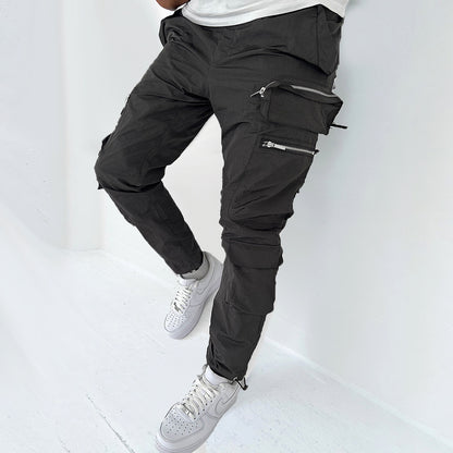 Men's cargo pants with practical multifunctional pockets and a modern slim fit Chic und Stil