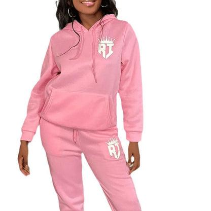 Cozy hoodie and jogger pants set for women with a practical kangaroo pocket design Chic und Stil