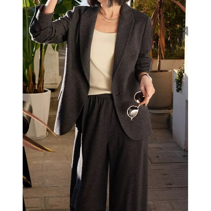 Costume-pantalon ouvert ajusté pour femme Chic und Stil