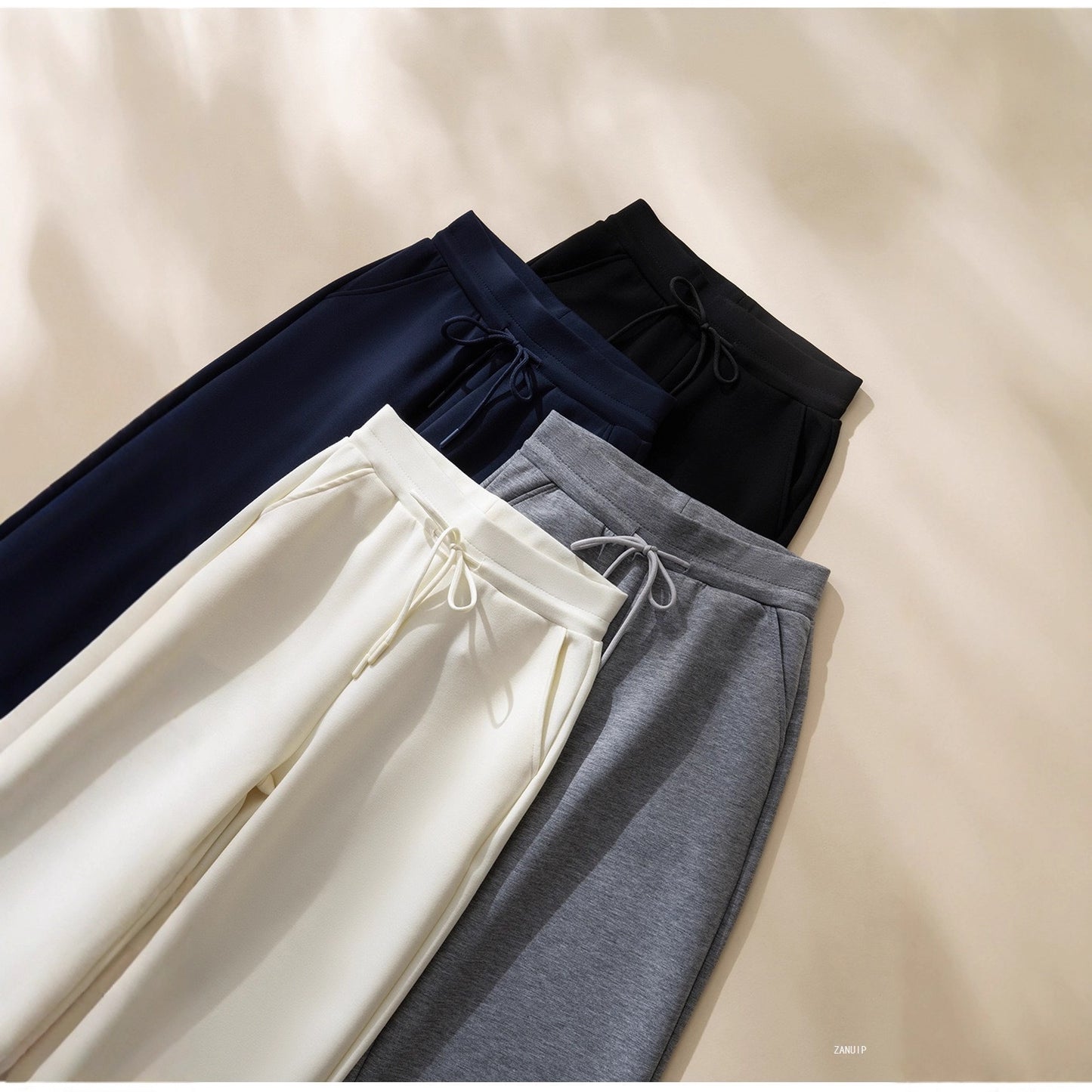 Pantalon de sport ample pour femmes avec taille élastique et cordon de serrage réglable Chic & Stil