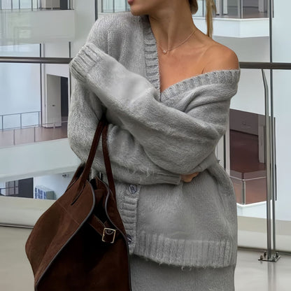 Robe tricotée pour femmes avec décolleté en V profond et matériau mohair doux Chic und Stil