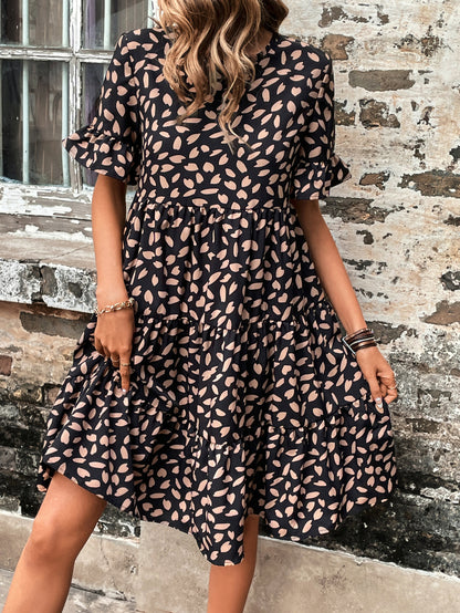 Robe d'été aérienne pour femmes avec coupe irrégulière et motif léopard tendance Chic und Stil
