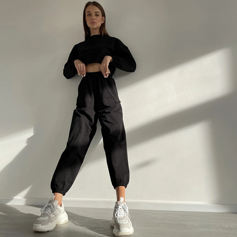 Women's two-piece sports set with cropped top and wide pants Chic und Stil