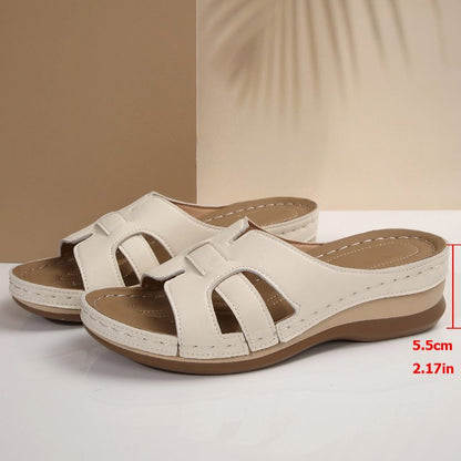 Sandales slip-on confortables pour femmes avec semelle anatomique et brides réglables Chic und Stil