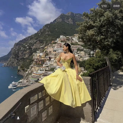 Robe maxi femme avec décolleté bustier élégant et jupe fluide Chic und Stil