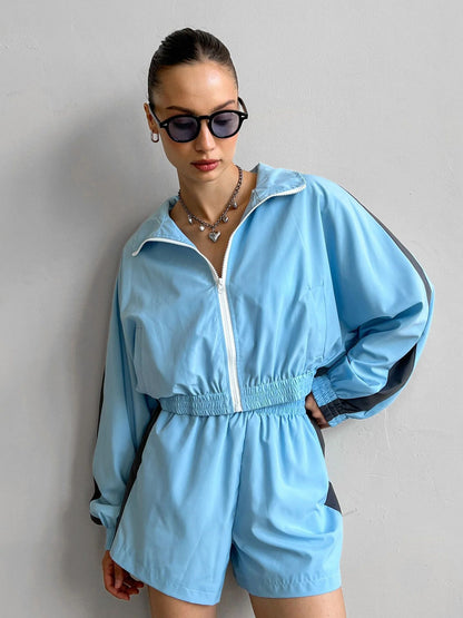 Veste coupe-vent sportive et stylée pour femmes avec shorts Chic und Stil