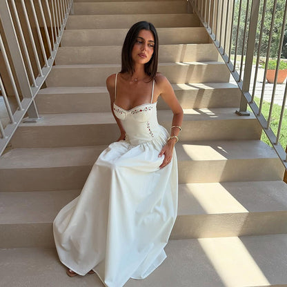 Femme Élégant Midi-Robe avec Décolleté en Cœur et Détails Ornés Chic und Stil