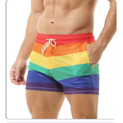 Shorts de bain pour hommes avec un matériau en maille respirant et un motif de rainbow coloré Chic und Stil