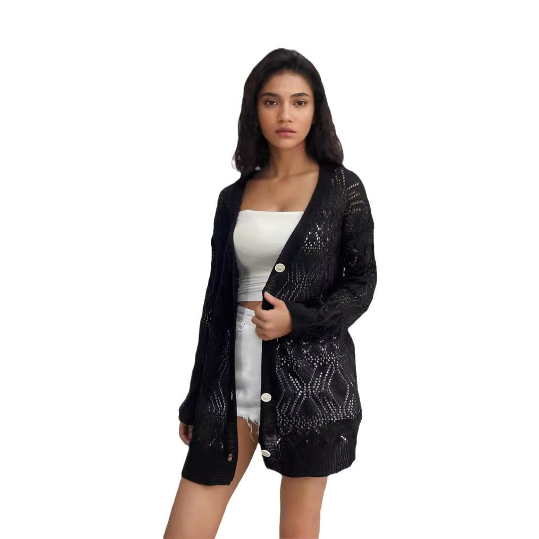 Cardigan en tricot pour femmes avec des motifs aérés et des détails de boutons Chic und Stil