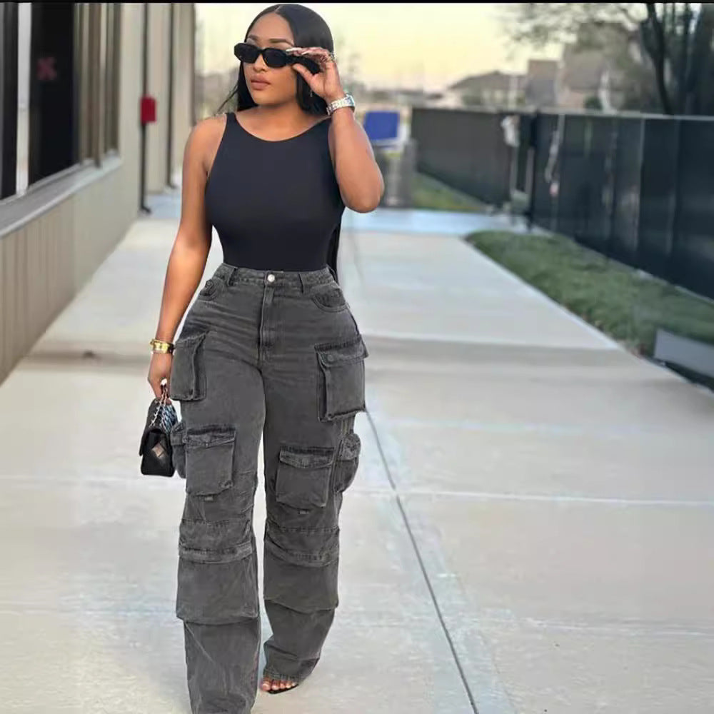 Chic and Style women's cargo pants with practical side pockets and a relaxed fit