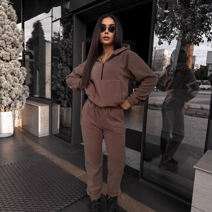 Ladies sporty hoodie with comfortable jogging pants Chic and Style