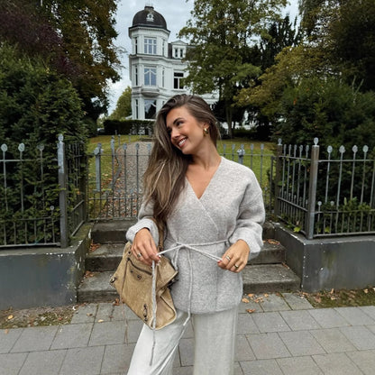 Pull-over à nouer pour femmes avec taille et détails stylés Chic und Stil