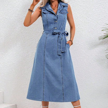 Robe chemise en denim pour femmes avec coupe cintrée et ceinture Chic und Stil