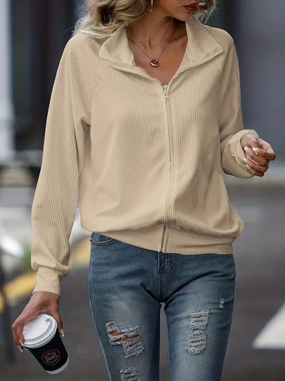 Veste zippée sportive pour femmes avec structure en côtes et élégant col montant Chic und Stil