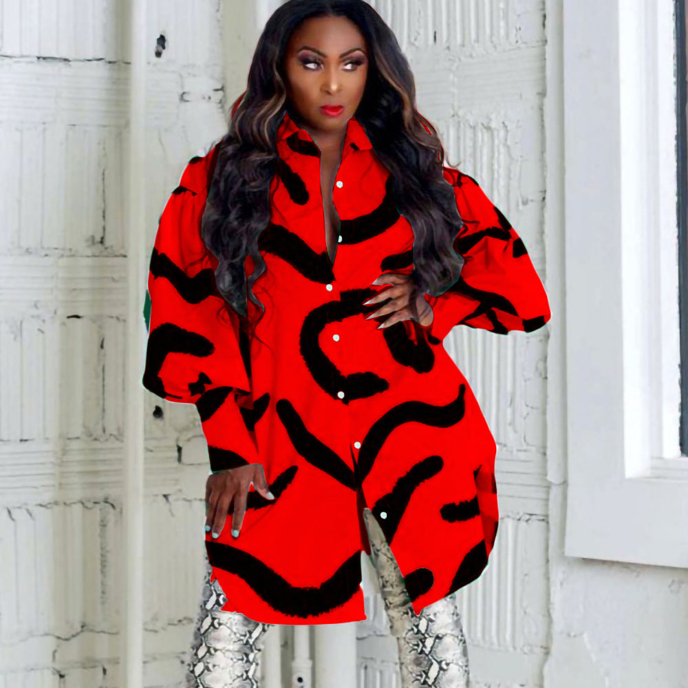 Robe chemise tendance pour femmes avec un motif accrocheur et des manches volantes Chic und Stil
