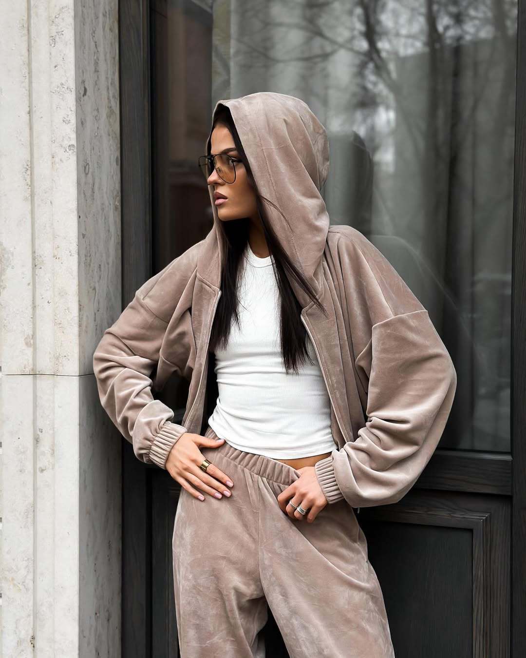 Ladies Sports Velvet Hoodie and Chic Jogging Pants