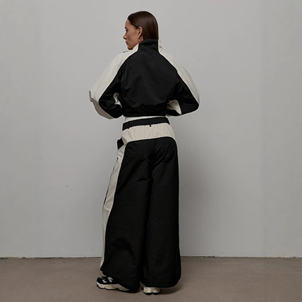 Functional sports jacket for women with high collar and relaxed fit Chic and Style