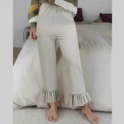 Women's flared pants with playful ruffle details Chic und Stil