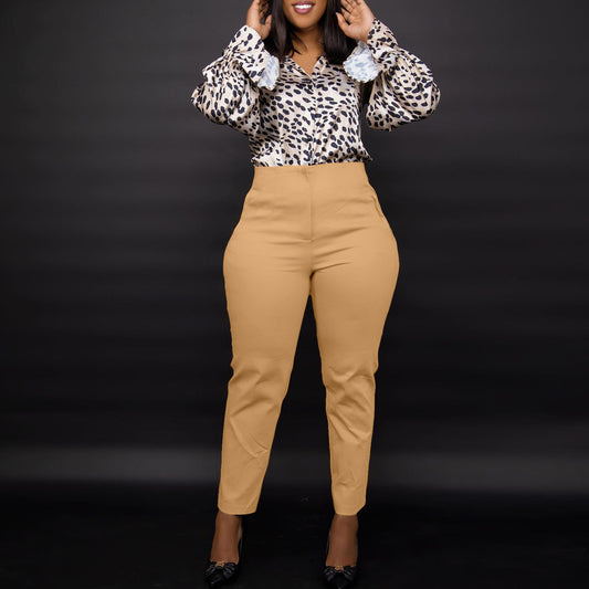 High-waisted trendy fabric pants for women with an elegant cut Chic und Stil