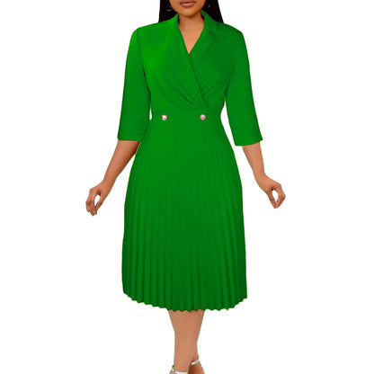 Femme élégant robe portefeuille avec design plissé et col de bureau Chic und Stil