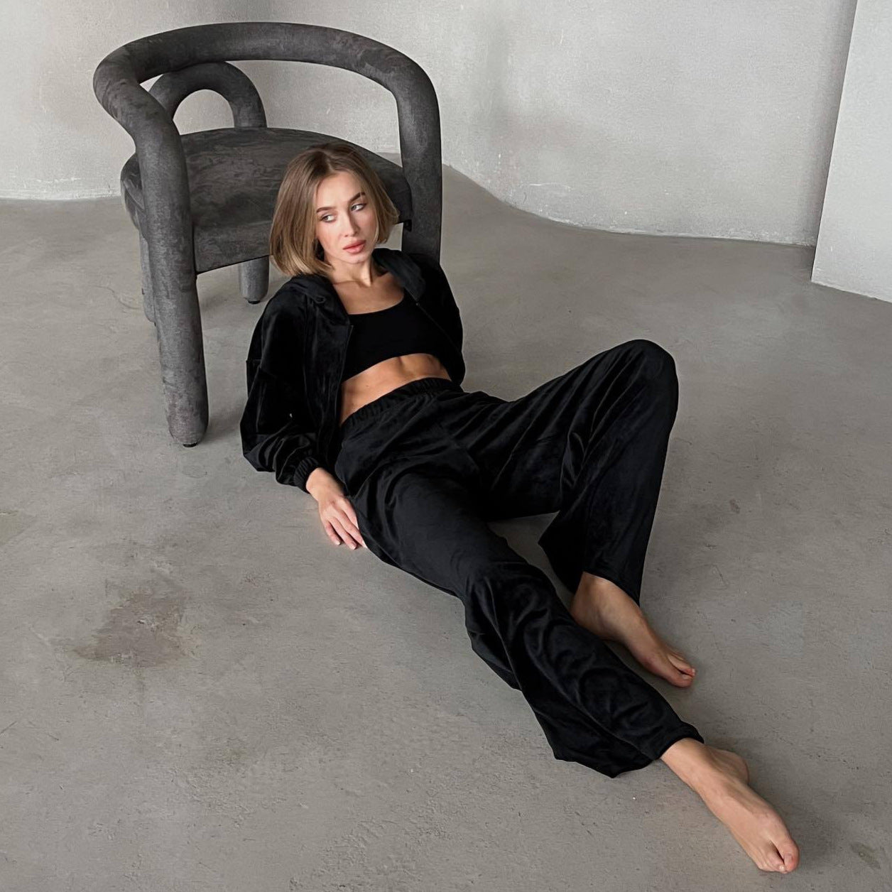 Ladies Sports Velvet Hoodie and Chic Jogging Pants