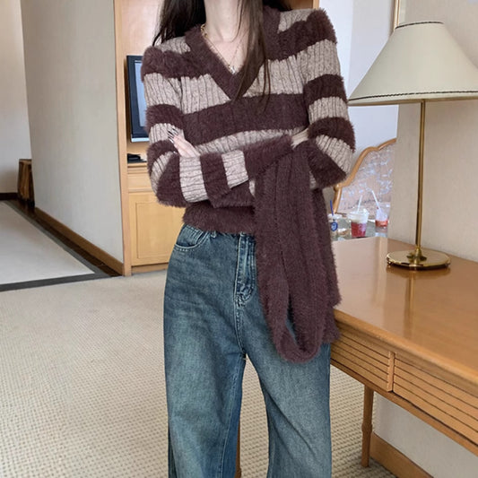 Femme doux pull V avec design rayé et écharpe assortie Chic und Stil