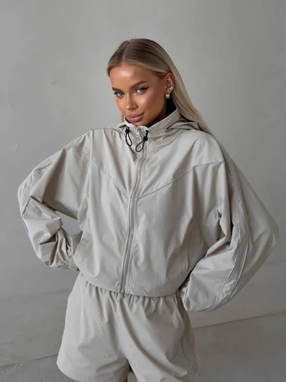 Sport leisure set for women with high collar jacket and Chic und Stil shorts