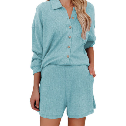 Ensemble de loisirs pour femmes avec blouse décontractée à boutons et shorts Chic und Stil