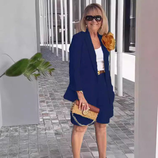 Women's Elegant Blazer-Shorts Ensemble with Fashionable Button Detail and High-Quality Material Chic und Stil