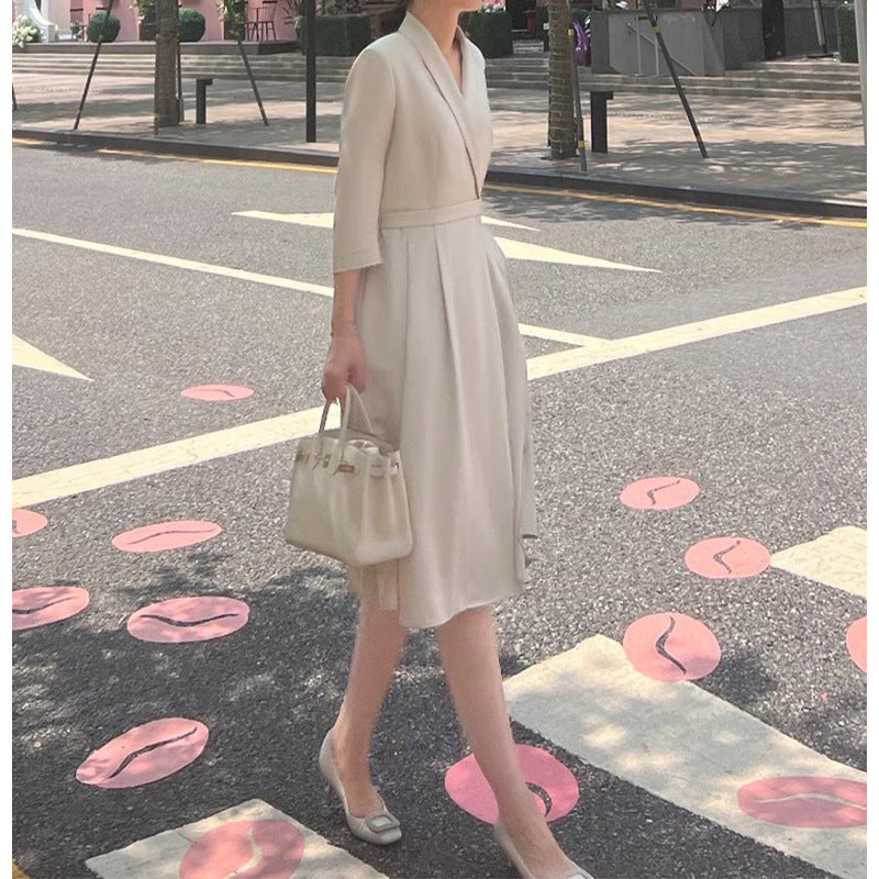 Robe midi A-Line fluide pour femme avec un élégant détail de bouton Chic und Stil