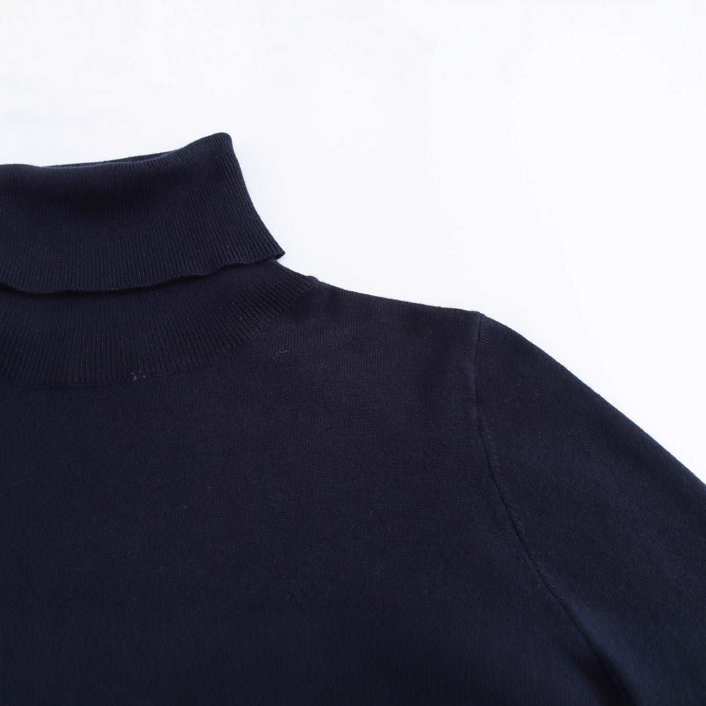 Pull à col roulé pour dames avec des détails de boutons élégants Chic und Stil
