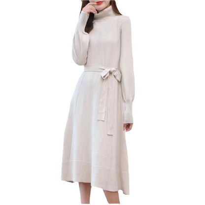 Robe en tricot pour femmes avec col haut et ceinture à la taille Chic und Stil