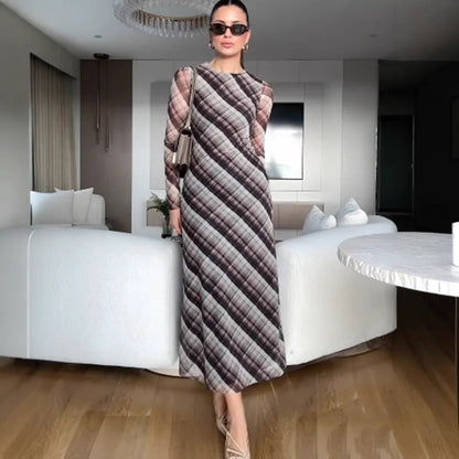 Robe maxi pour femmes avec un motif à carreaux moderne et une coupe élégante Chic und Stil