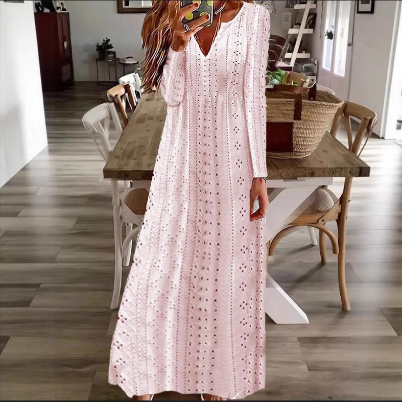 Robe maxi pour dames avec un motif en dentelle délicate et décolleté en V Chic und Stil