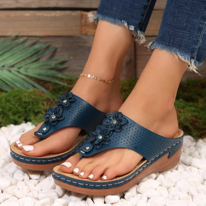 Sandales florales à la mode pour femmes avec une tige perforée Chic und Stil