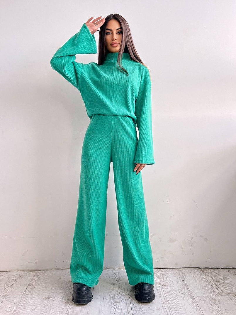 Women's casual jumpsuit in soft ribbed fabric. Chic and stylish.
