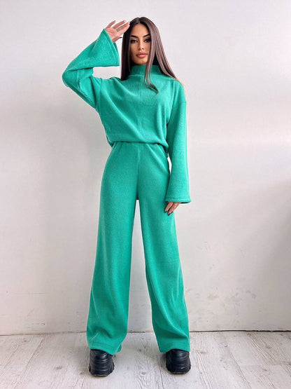 Women's casual jumpsuit in soft ribbed fabric. Chic and stylish.