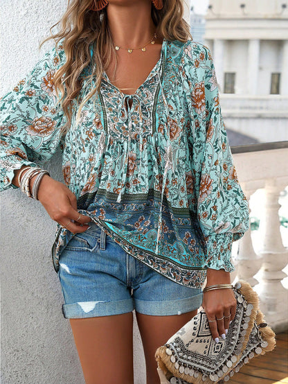 Blouse féminine légère avec un design floral raffiné et une coupe décontractée Chic und Stil
